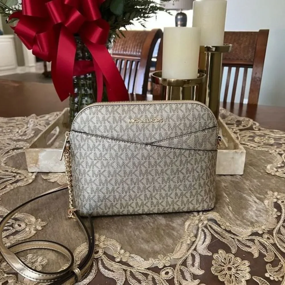 Michael Kors jet set travel crossbody